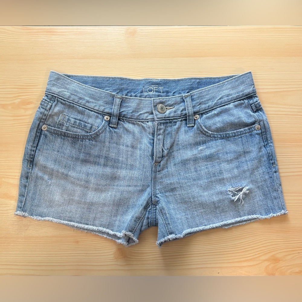 LOFT | Light Blue Slightly Distressed 3.5” Jean Shorts with Raw Hem | 0